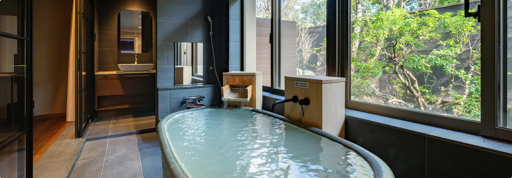 写真:客室 デラックスツイン 別角度