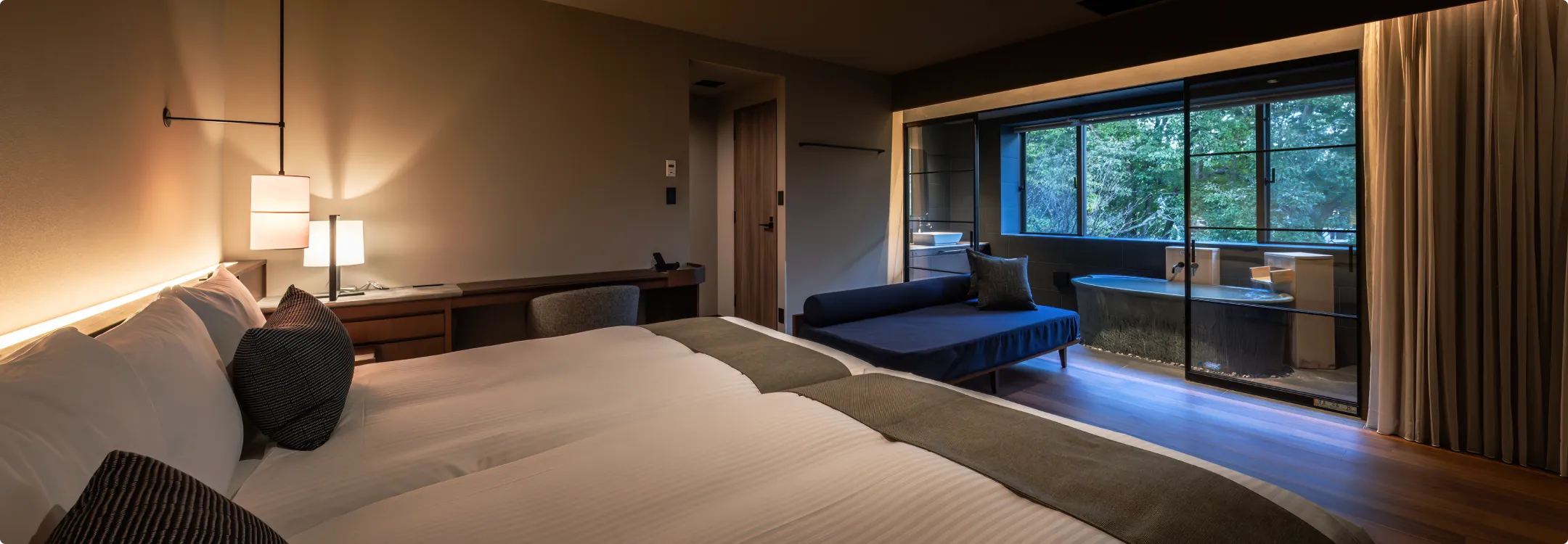 写真:客室 スーペリアツインプラスソファーベッド 別角度